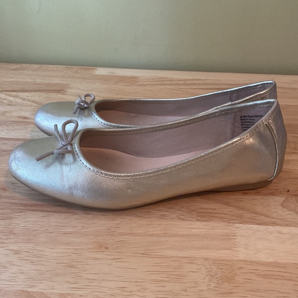 American Eagle Metallic Ballet Flats with Bow Accent - Picture 2 of 12